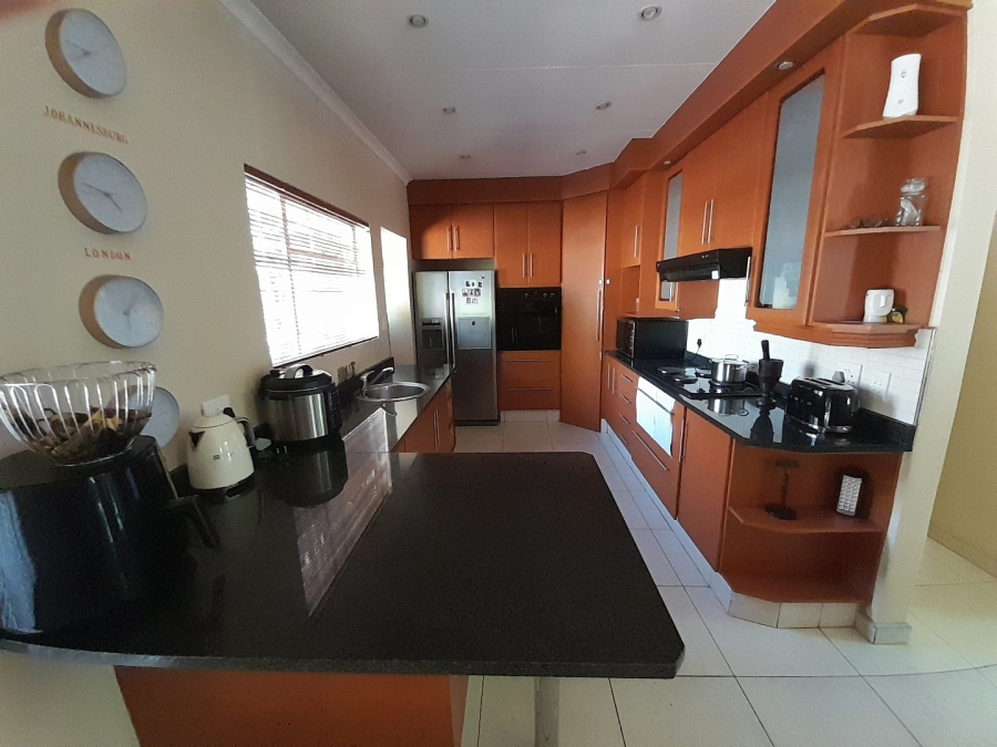 4 Bedroom Property for Sale in Rooihuiskraal Gauteng