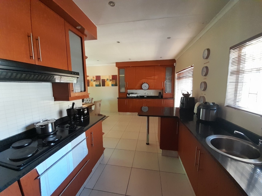 4 Bedroom Property for Sale in Rooihuiskraal Gauteng