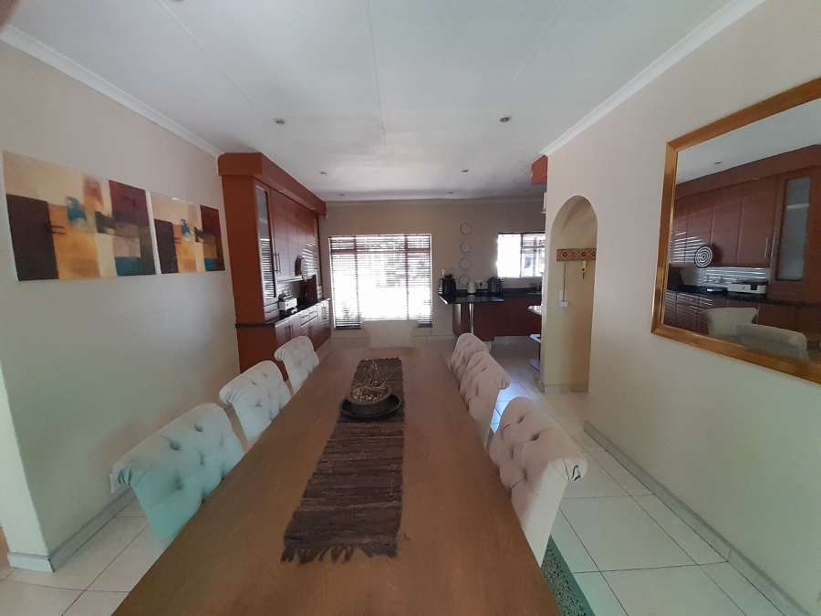 4 Bedroom Property for Sale in Rooihuiskraal Gauteng