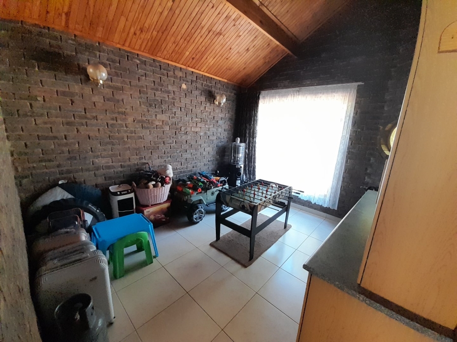 4 Bedroom Property for Sale in Rooihuiskraal Gauteng