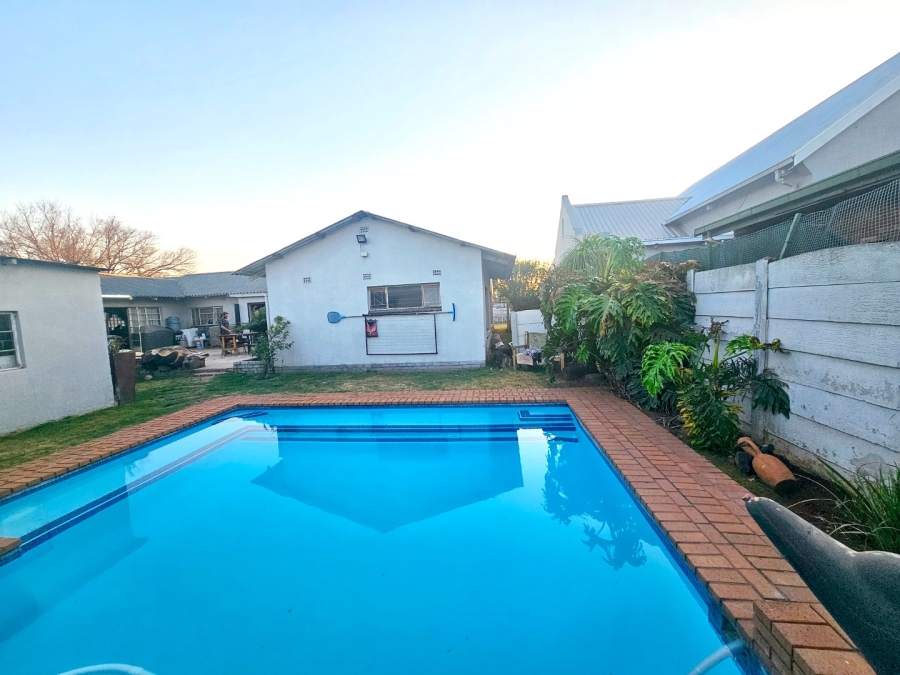 6 Bedroom Property for Sale in Brakpan Central Gauteng