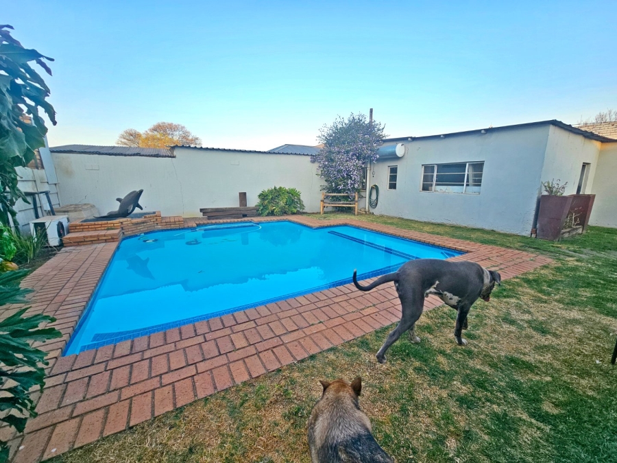 6 Bedroom Property for Sale in Brakpan Central Gauteng