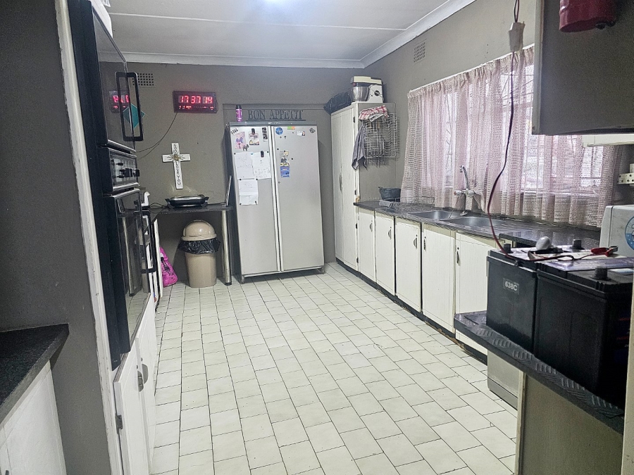 6 Bedroom Property for Sale in Brakpan Central Gauteng