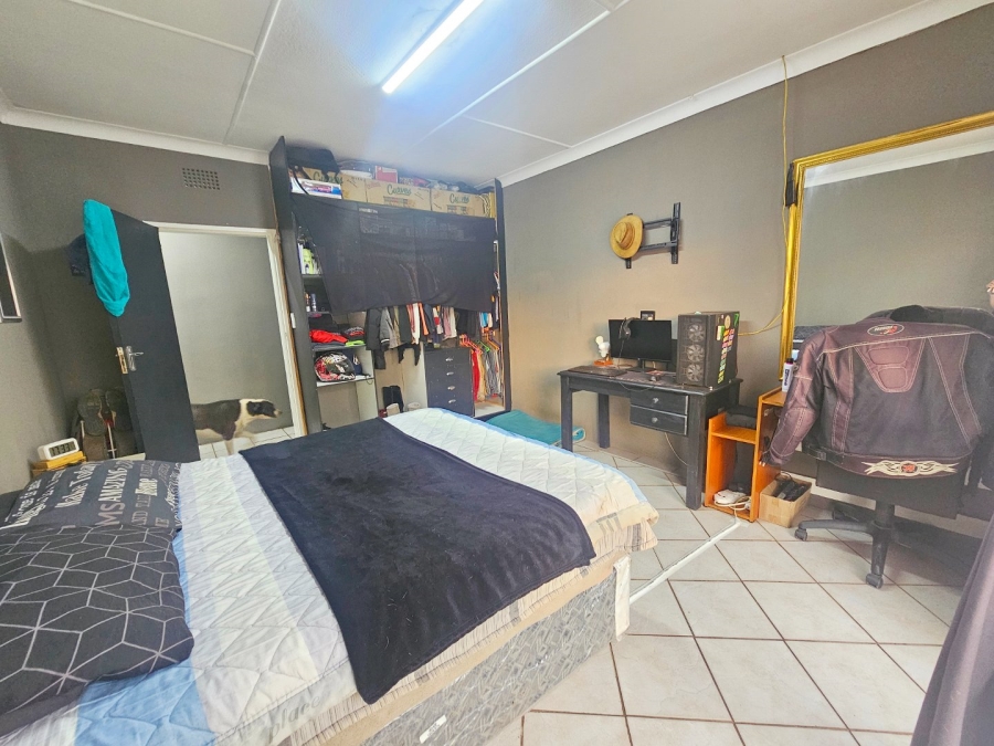 6 Bedroom Property for Sale in Brakpan Central Gauteng