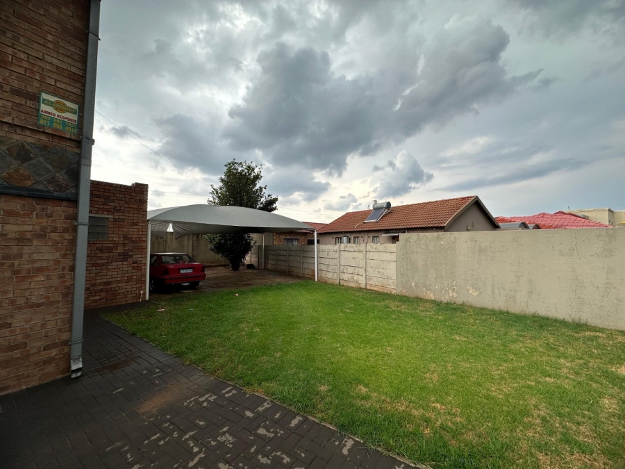 4 Bedroom Property for Sale in Lenasia Ext 13 Gauteng