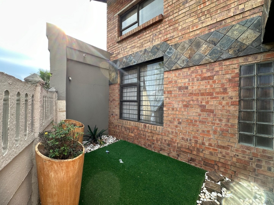 4 Bedroom Property for Sale in Lenasia Ext 13 Gauteng