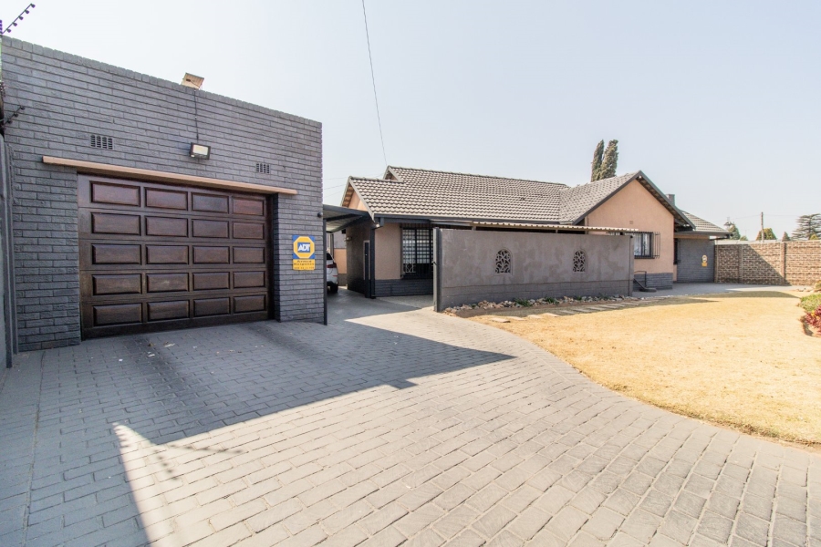 3 Bedroom Property for Sale in Robertsham Gauteng