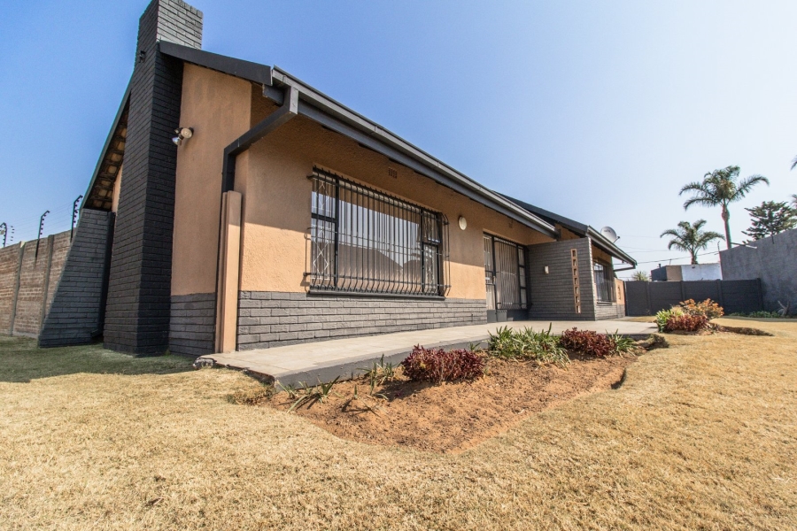 3 Bedroom Property for Sale in Robertsham Gauteng