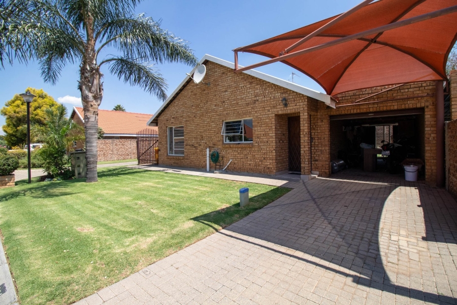 3 Bedroom Property for Sale in Bonaero Park Gauteng