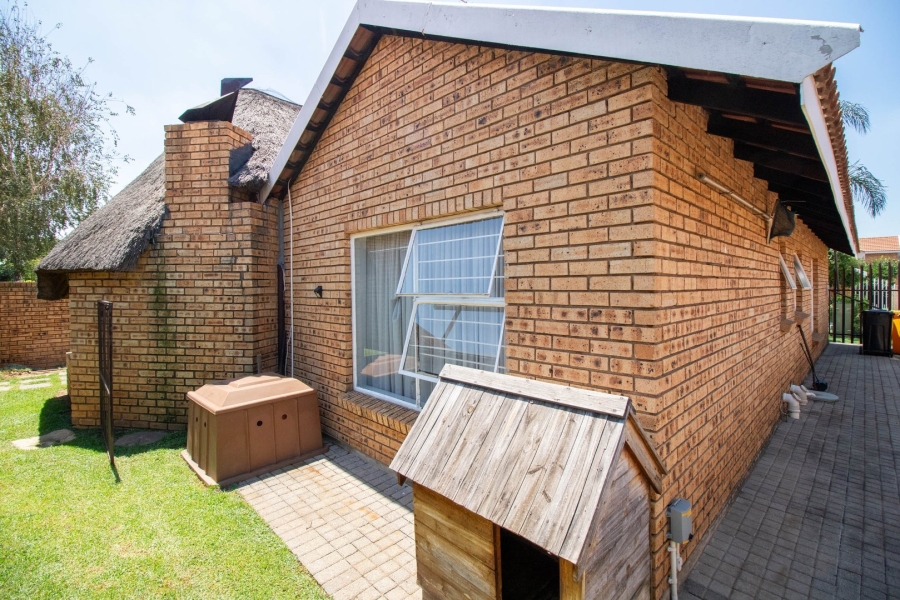 3 Bedroom Property for Sale in Bonaero Park Gauteng