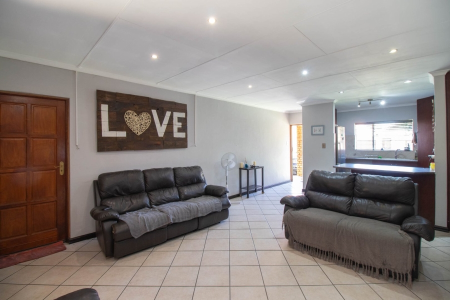 3 Bedroom Property for Sale in Bonaero Park Gauteng