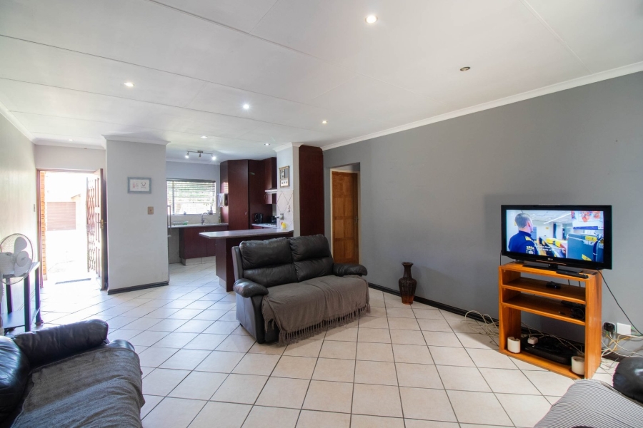 3 Bedroom Property for Sale in Bonaero Park Gauteng