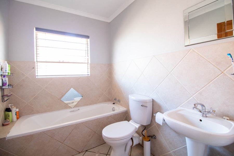 3 Bedroom Property for Sale in Bonaero Park Gauteng