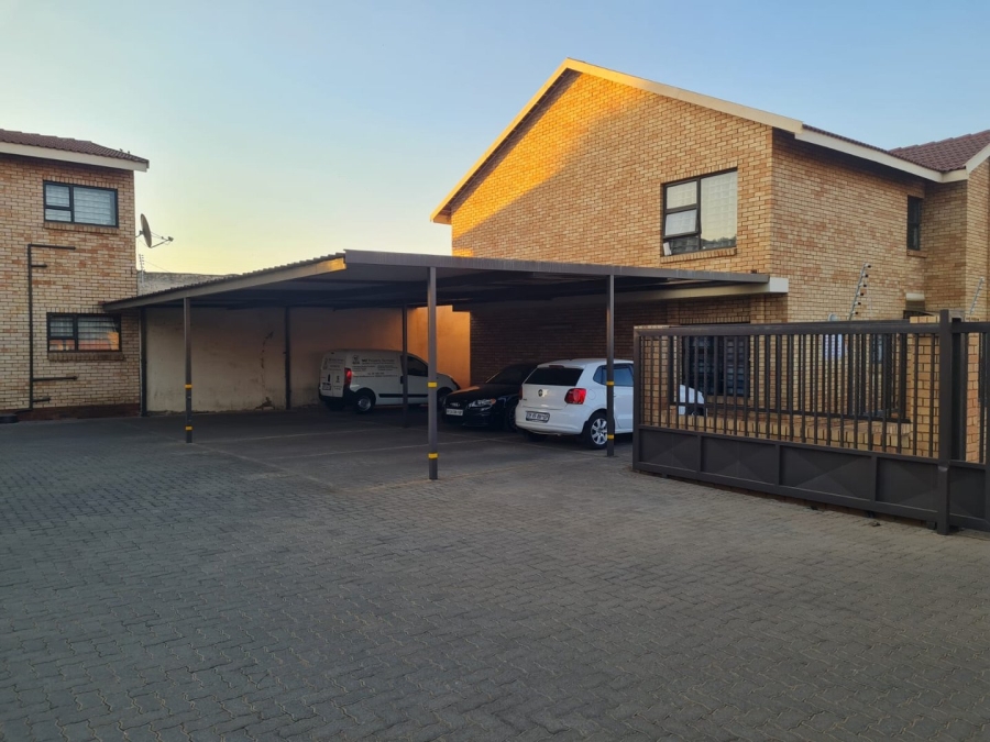 Commercial Property for Sale in Lenasia Ext 13 Gauteng