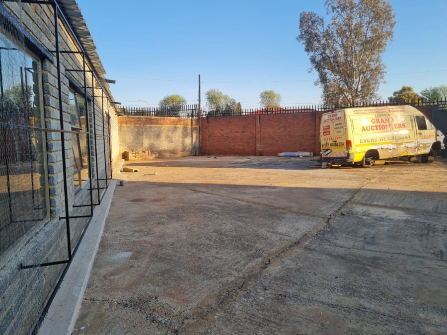 Commercial Property for Sale in Lenasia Ext 13 Gauteng