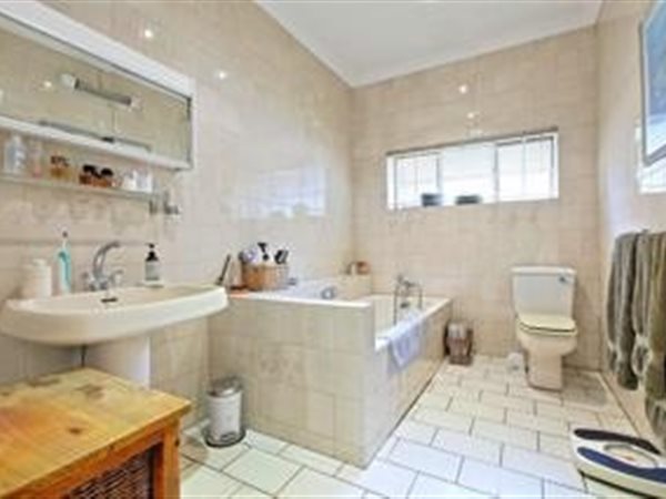 To Let 5 Bedroom Property for Rent in Atholl Gauteng