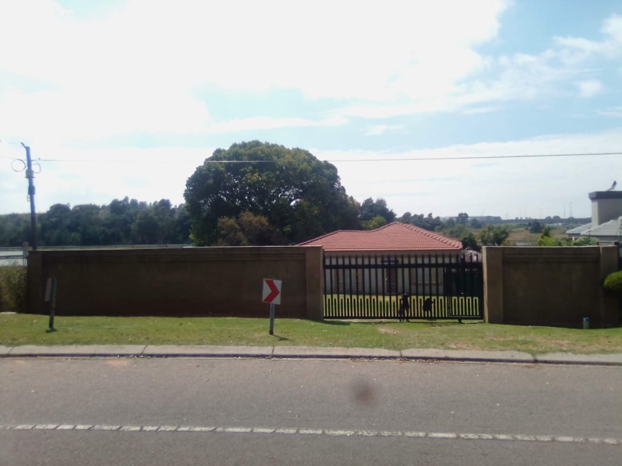  Bedroom Property for Sale in Elandspark Gauteng