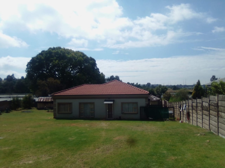  Bedroom Property for Sale in Elandspark Gauteng