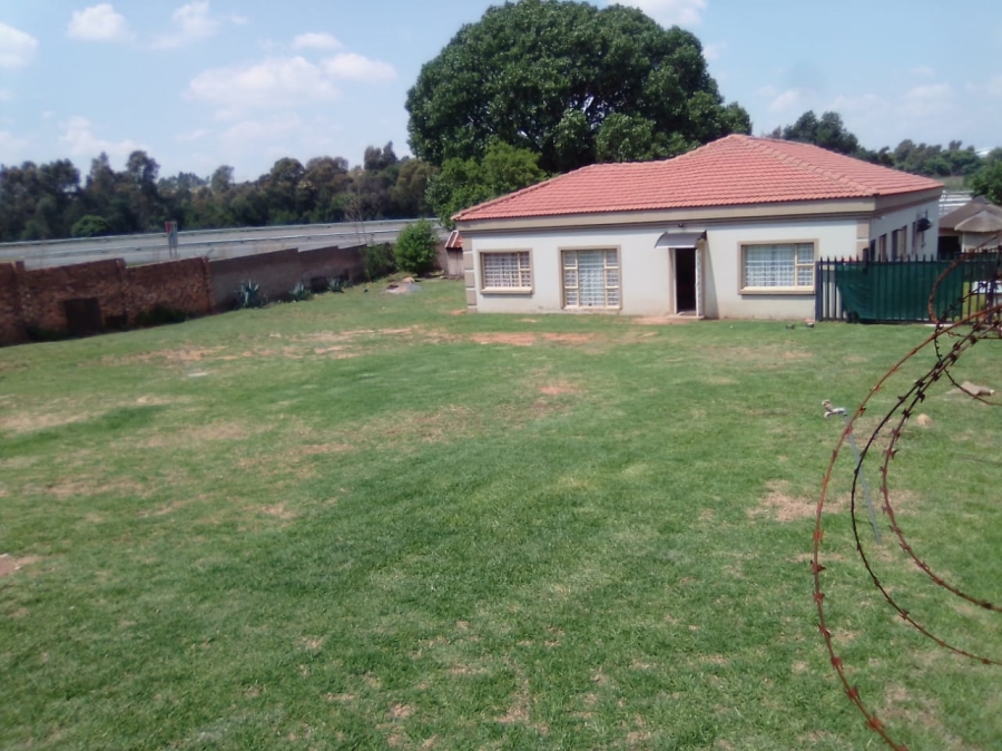  Bedroom Property for Sale in Elandspark Gauteng