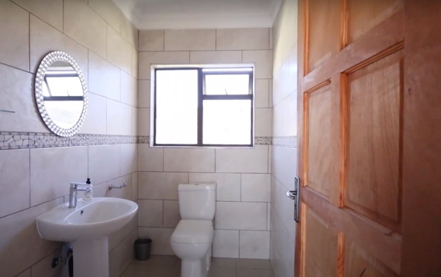 4 Bedroom Property for Sale in Vaaloewer Gauteng