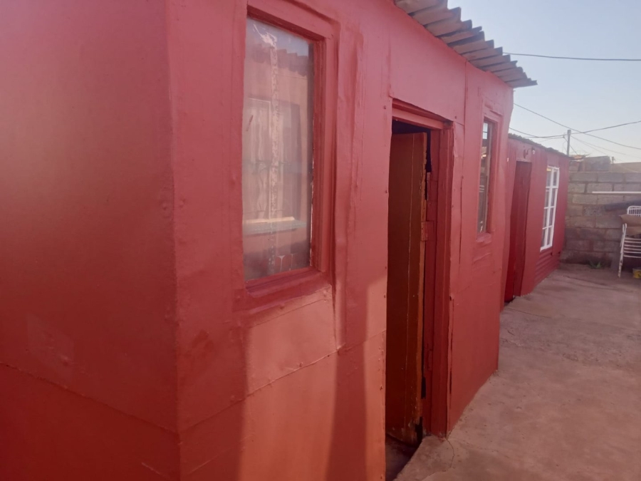 1 Bedroom Property for Sale in Etwatwa Gauteng