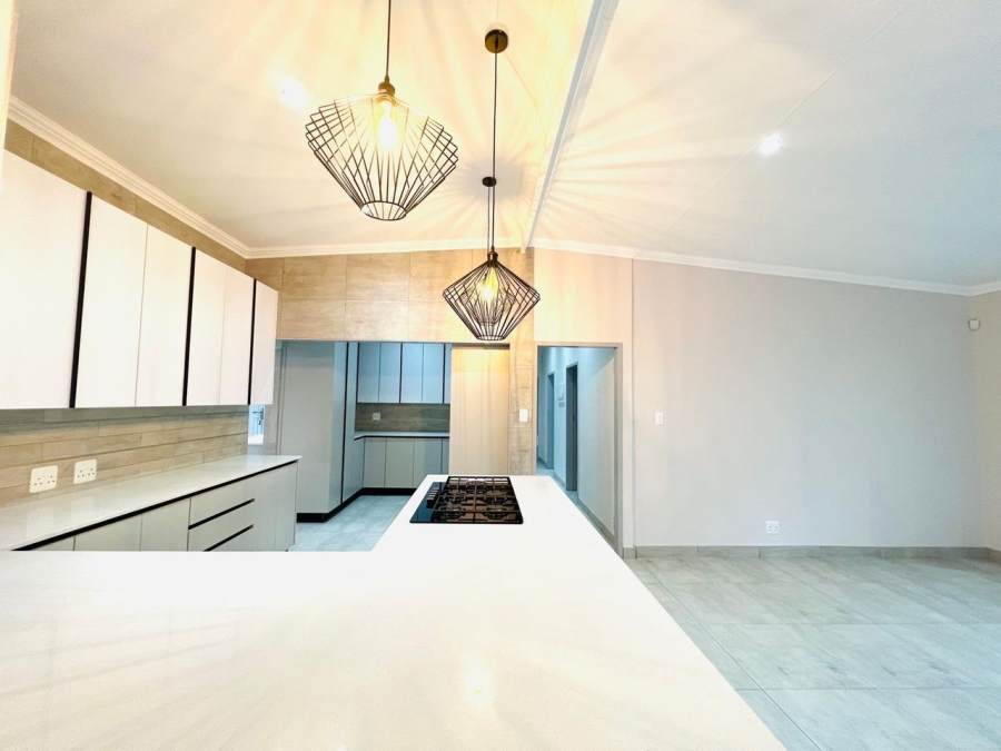 4 Bedroom Property for Sale in Garsfontein Gauteng