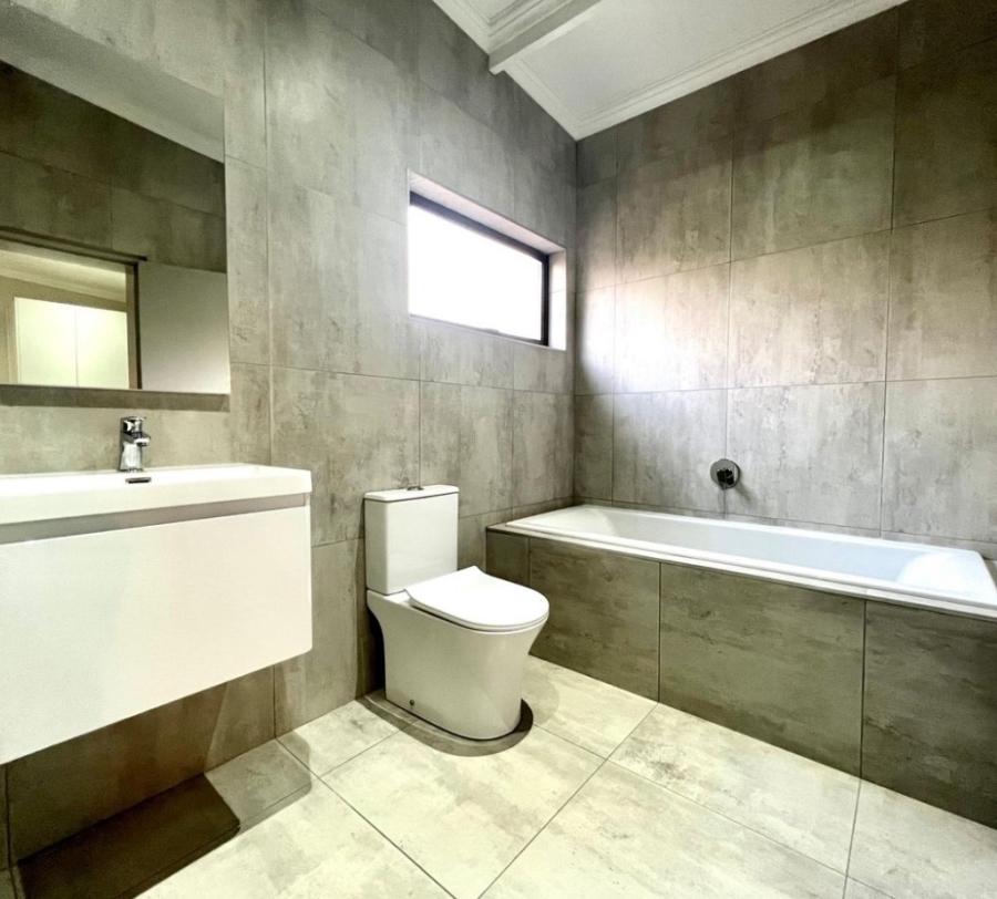 4 Bedroom Property for Sale in Garsfontein Gauteng