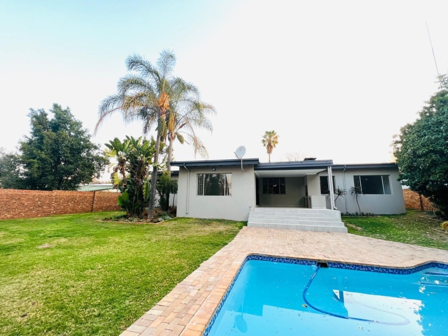 4 Bedroom Property for Sale in Garsfontein Gauteng