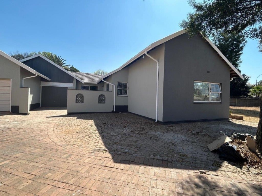 4 Bedroom Property for Sale in Aston Manor Gauteng