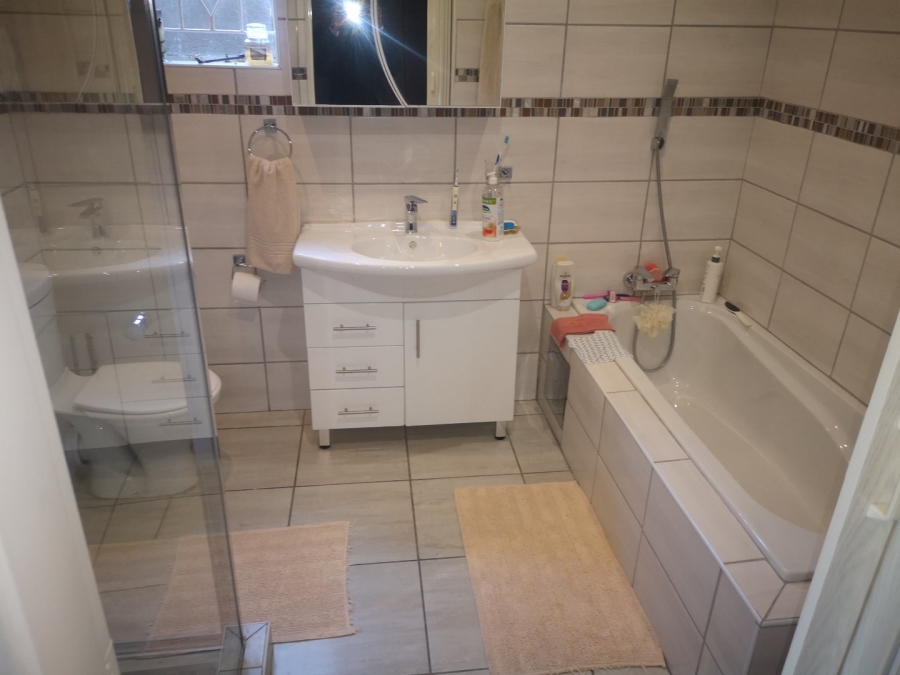 4 Bedroom Property for Sale in Sunnyrock Gauteng