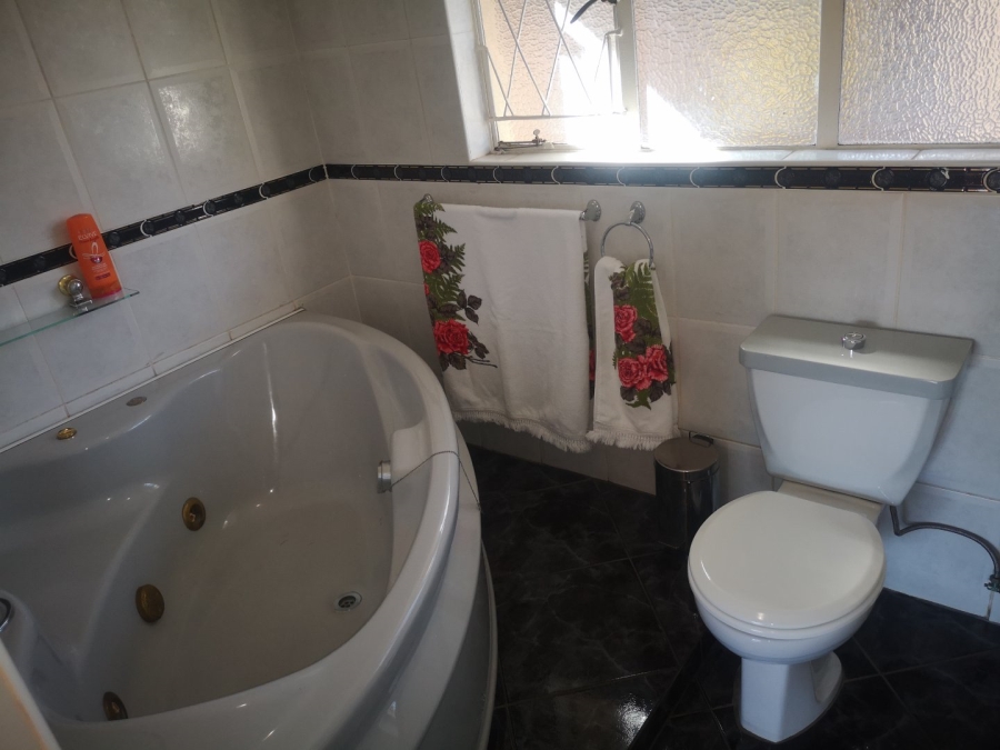 4 Bedroom Property for Sale in Sunnyrock Gauteng