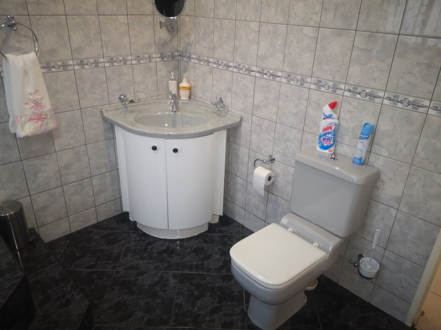 4 Bedroom Property for Sale in Sunnyrock Gauteng