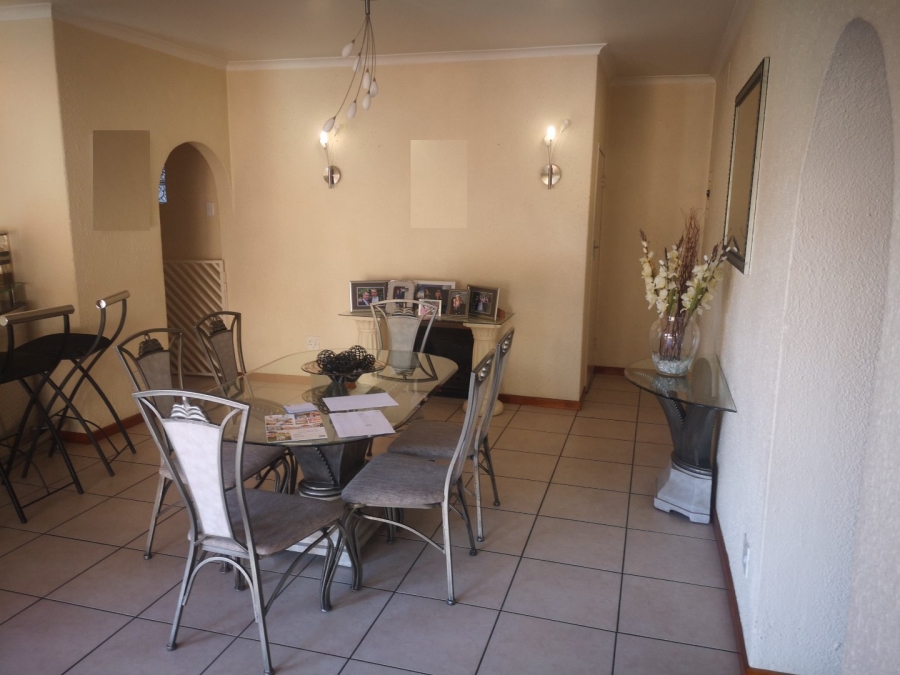 4 Bedroom Property for Sale in Sunnyrock Gauteng