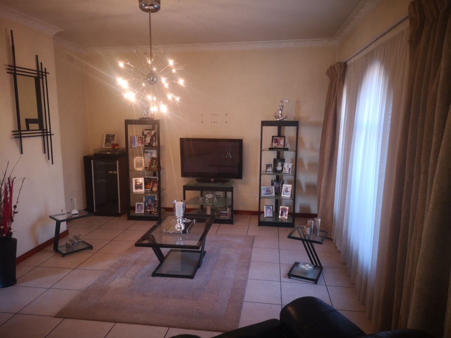 4 Bedroom Property for Sale in Sunnyrock Gauteng