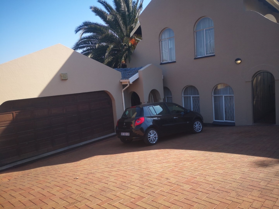 4 Bedroom Property for Sale in Sunnyrock Gauteng