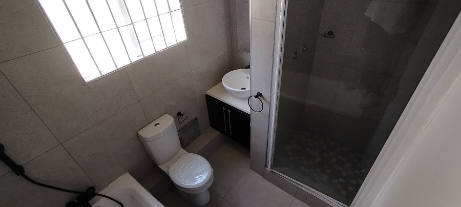 2 Bedroom Property for Sale in Mulbarton Gauteng