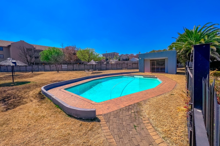 2 Bedroom Property for Sale in Mulbarton Gauteng