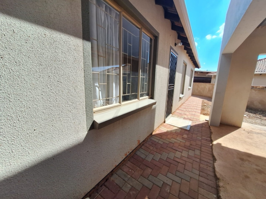 To Let 3 Bedroom Property for Rent in Mahube Valley Gauteng