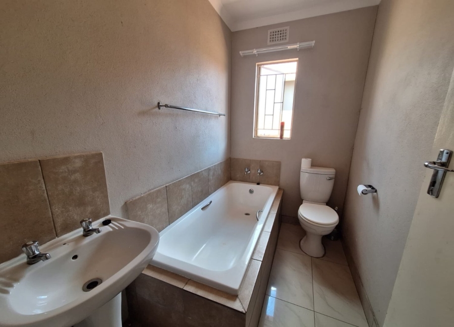 To Let 3 Bedroom Property for Rent in Mahube Valley Gauteng