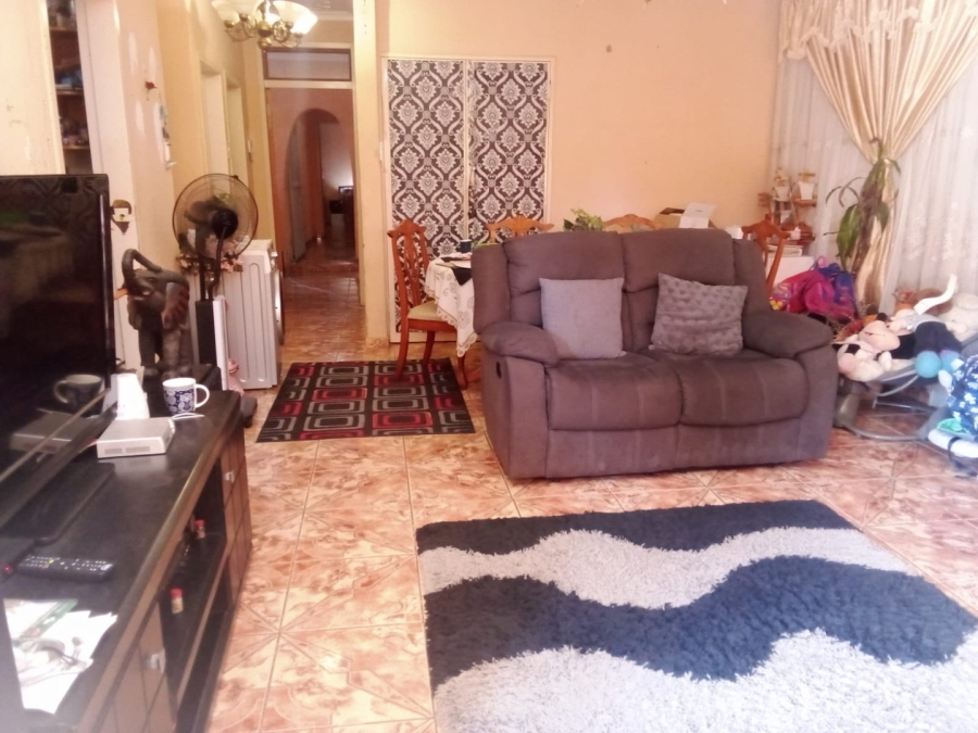 4 Bedroom Property for Sale in Lenasia South Gauteng