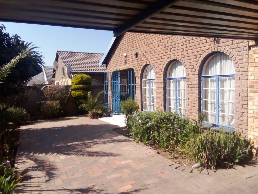 4 Bedroom Property for Sale in Lenasia South Gauteng