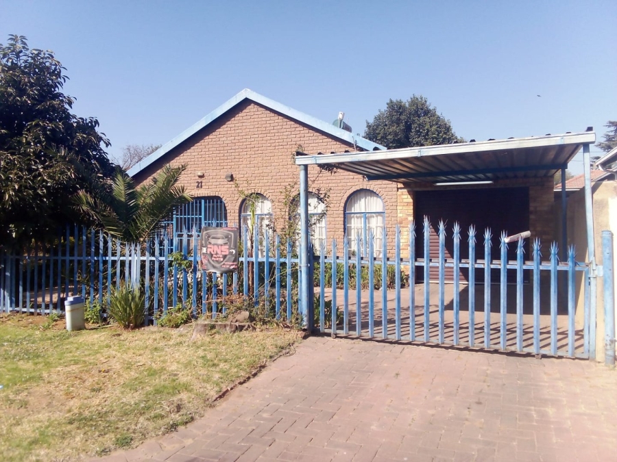 4 Bedroom Property for Sale in Lenasia South Gauteng