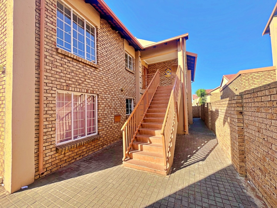 2 Bedroom Property for Sale in Amberfield Gauteng