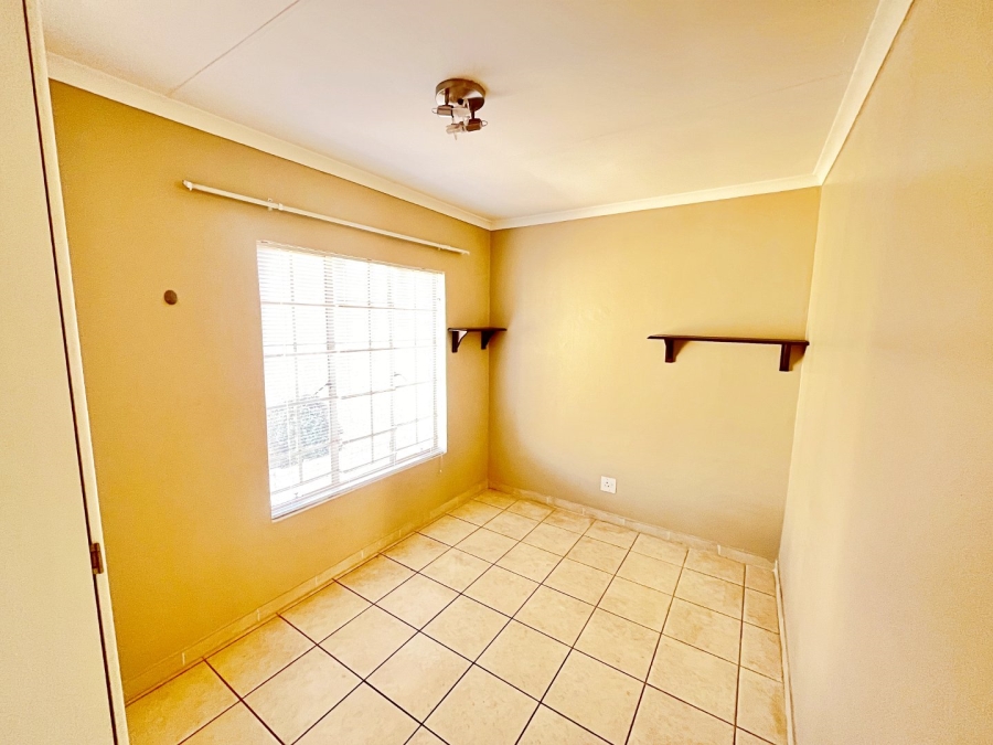 2 Bedroom Property for Sale in Amberfield Gauteng