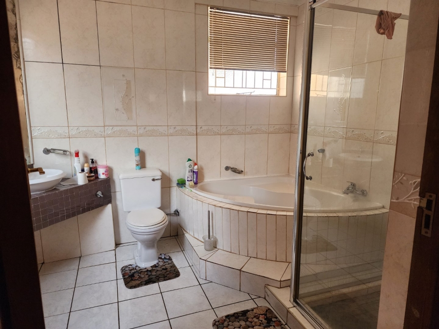 4 Bedroom Property for Sale in Delmore Park Gauteng