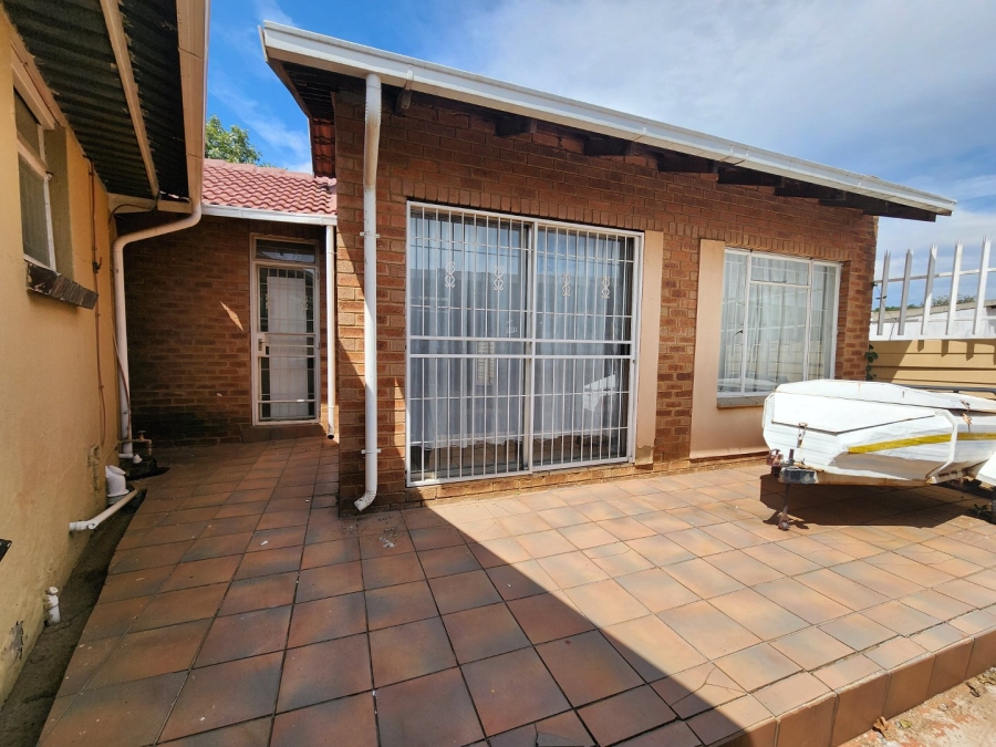 4 Bedroom Property for Sale in Delmore Park Gauteng