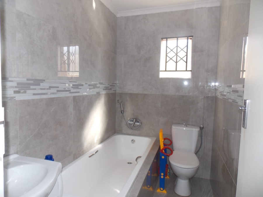 3 Bedroom Property for Sale in Windmill Park Gauteng