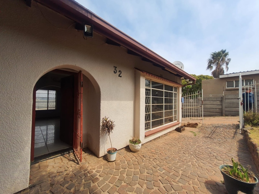 4 Bedroom Property for Sale in Discovery Gauteng