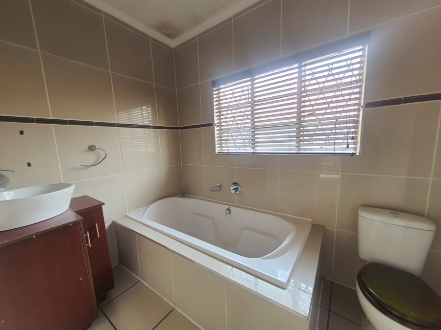 4 Bedroom Property for Sale in Discovery Gauteng