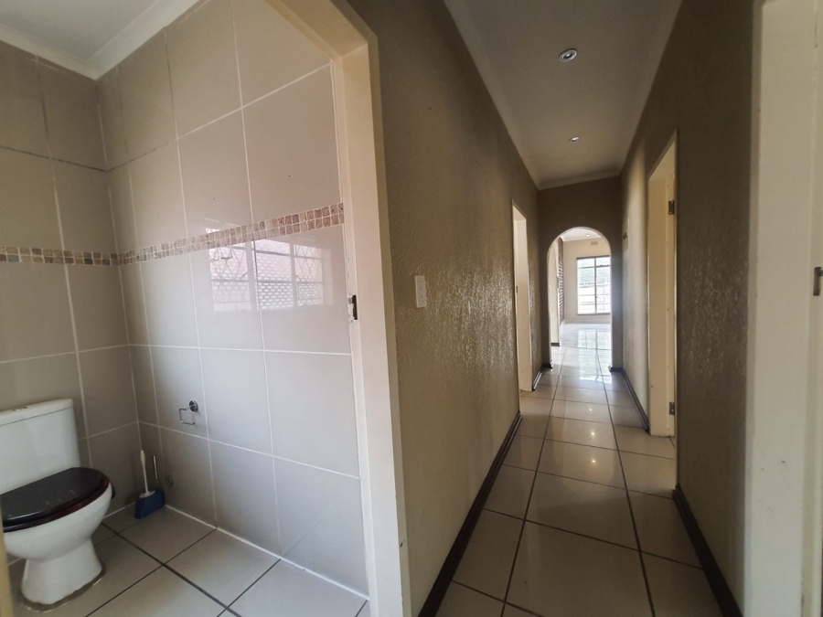 4 Bedroom Property for Sale in Discovery Gauteng